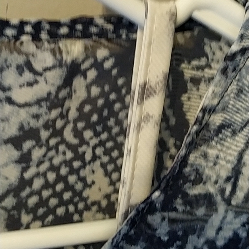 Alfani flowy Top With Sheer Overlay And Flutter Sleeves Paint Splatter Design - Picture 5 of 7